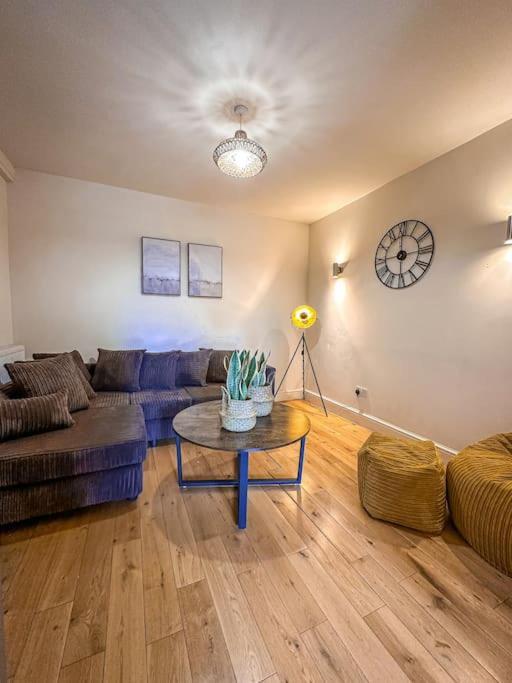 Bright & Spacious Split Level Flat In Kennington London Exterior photo