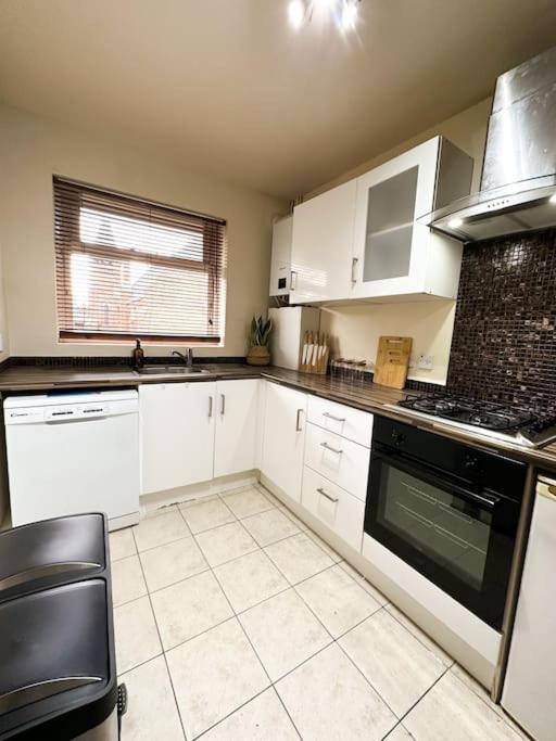 Bright & Spacious Split Level Flat In Kennington London Exterior photo